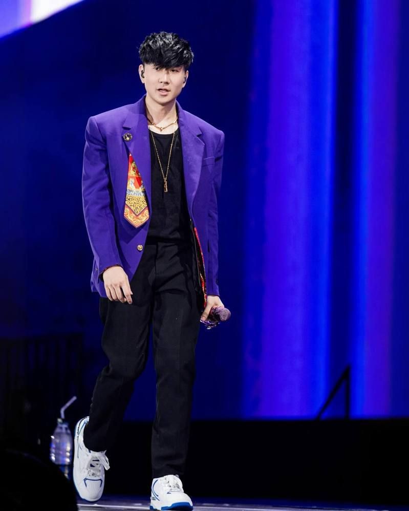 8873946-thumbnail.jpg