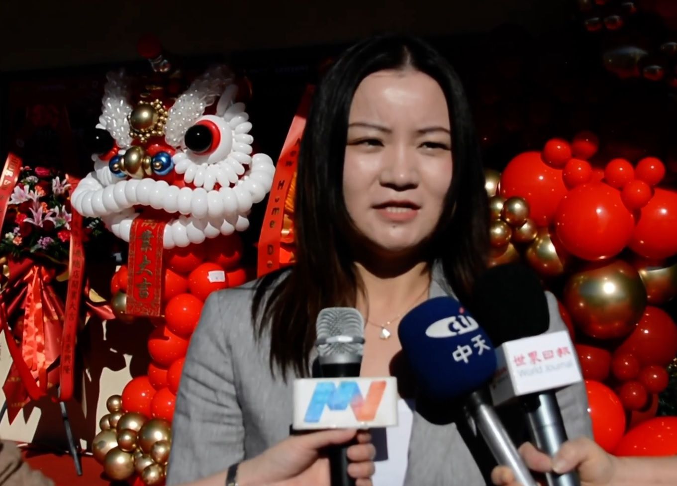 ZOEY  接受采访.jpg