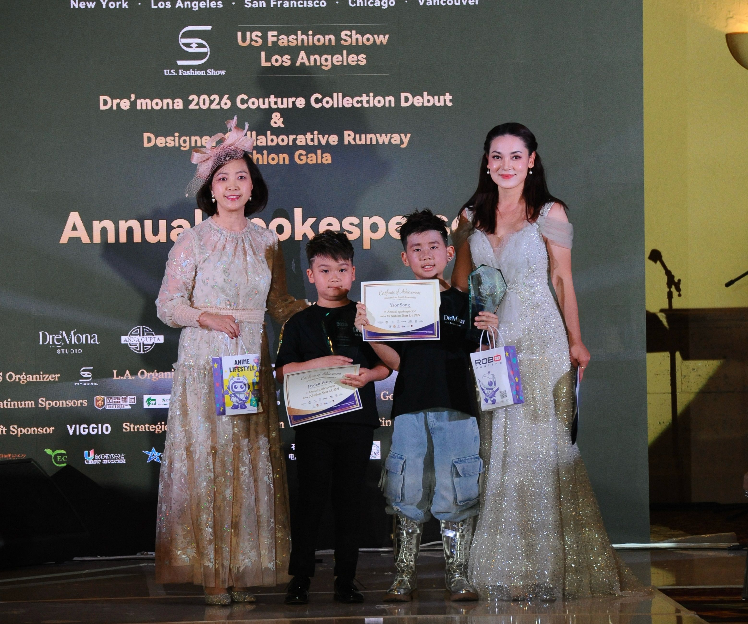 年度代言人：Jayden Wang(左)，Yzor Song(右).jpg