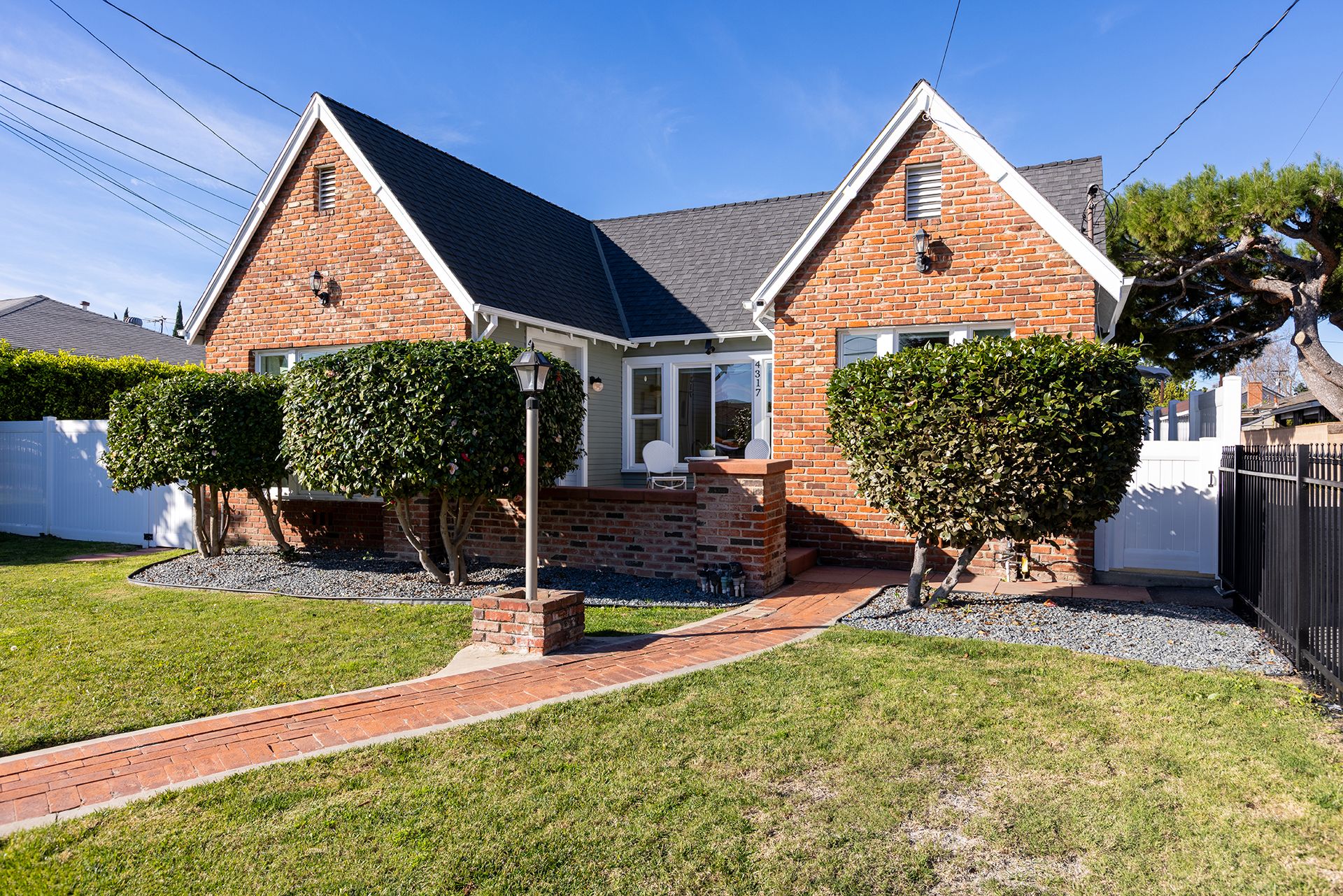 3 DZ5A2944-HDR Web.jpg