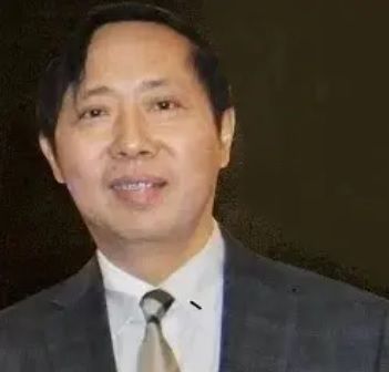 华丹尼.jpg