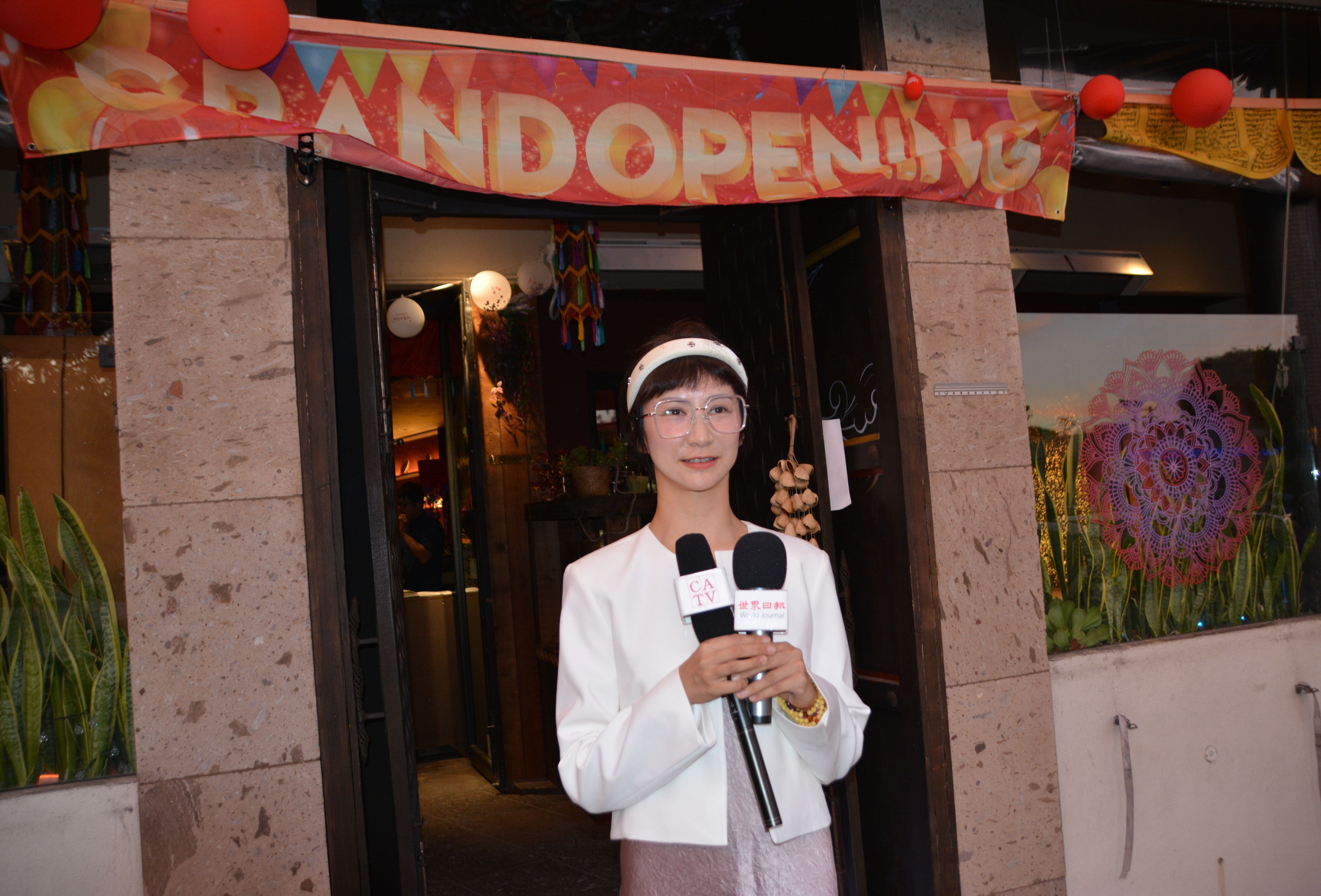 秀色可餐执行董事Bai Zhang （百丈）接受媒体采访.JPG