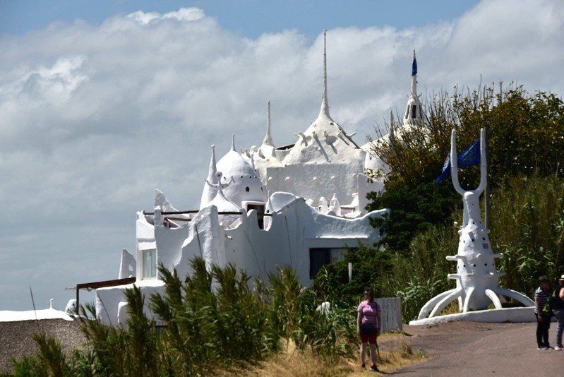 8951611-thumbnail.jpg