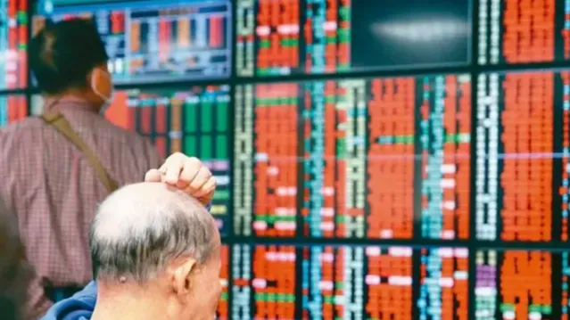 「黃金白金比」大跌意味美國股市可能即將大幅回檔修正。路透