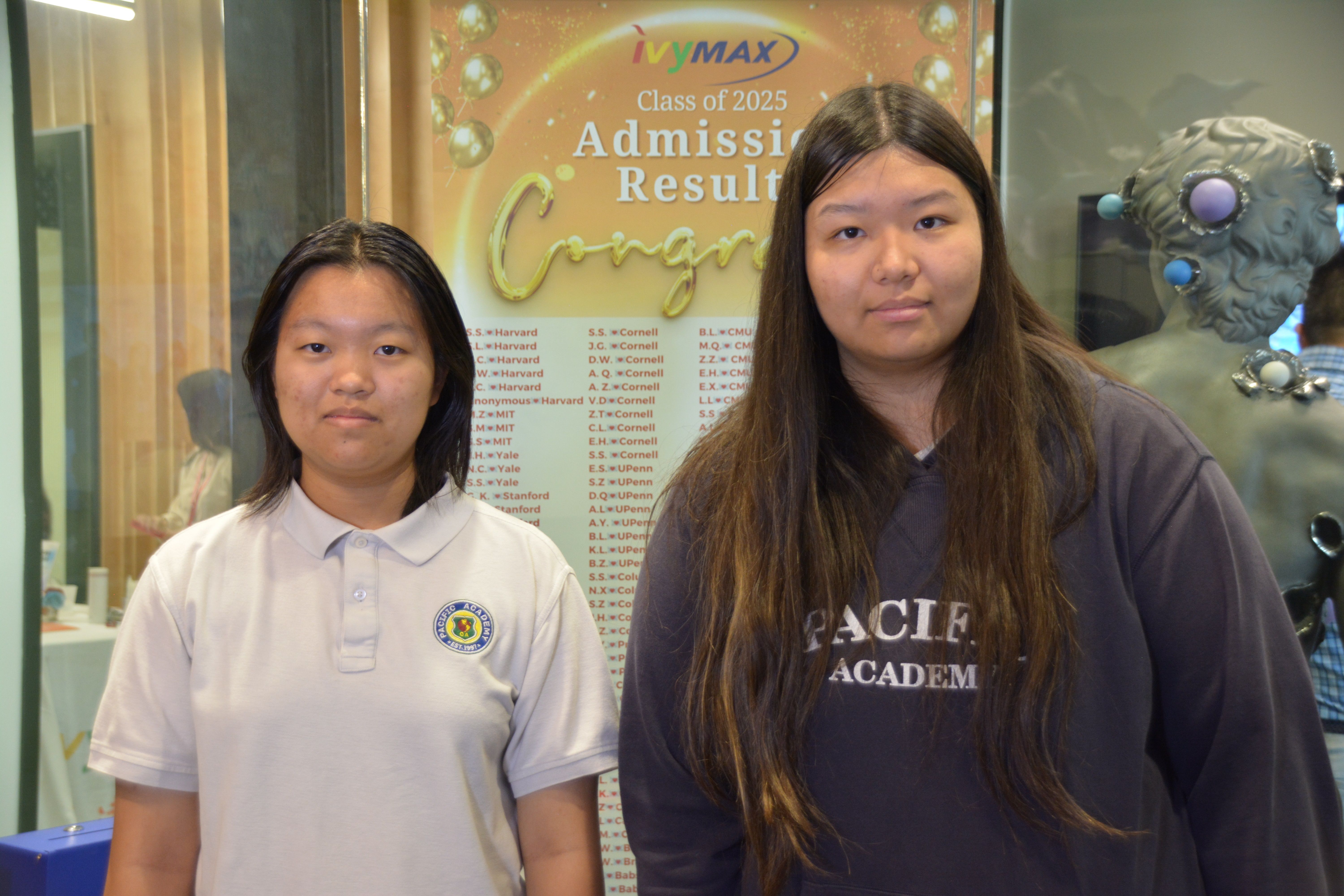 图7： YPSI 学生代表 Megan Liu 与 Kelly.JPG